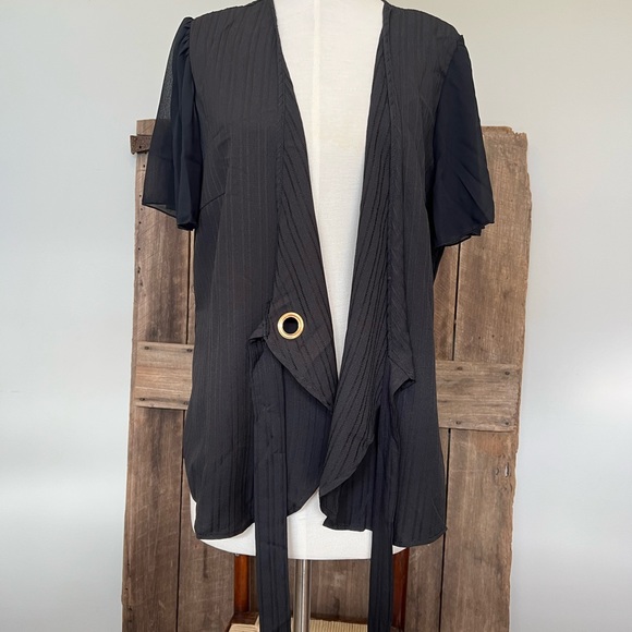 SKUE CURVE Size 1X Black Wrap Around Blouse - Picture 4 of 10